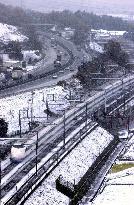 Winter cold snap hits many parts of Japan+